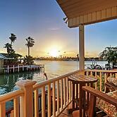 5 Mi to South Padre Island: Port Isabel Cottage!