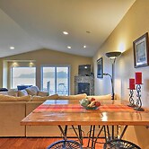 Waterfront Oregon Abode w/ Balcony & Ocean Views!