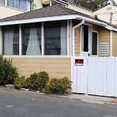 Catalina Island Cottage - Walk to Main St & Beach!
