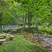 The Chalet Retreat Cabin Across From Creek!