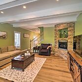 Chic Dtwn Townhouse w/ Hot Tub & Mtn Views!