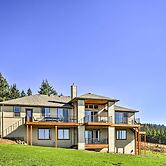 Chic Willamette Valley Home w/ Deck & Vineyard!