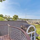 Downtown Essex Apartment - Steps to River!