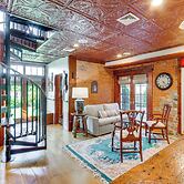 Downtown Essex Apartment - Steps to River!