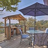 Kerrville Converted Barn Tiny Home w/ Kayaks!