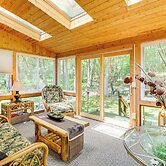 Walk to Restaurants: Lake Harmony Townhome!