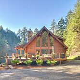 Luxe Cabin in the Woods: Walk to Lake!