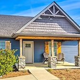 Pet-friendly Brownsville Retreat w/ Porch!