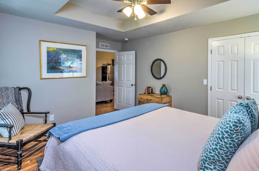 Pet-friendly Brownsville Retreat w/ Porch!