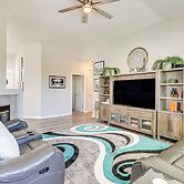 8 Mi to Dtwn Reno: Cozy Sparks Escape w/ Fireplace