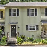 Tree-lined Durham Townhome: Close to Parks!