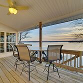 Peaceful Big Sandy Home w/ Deck on Kentucky Lake!