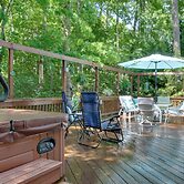 2 Mi to Golf: Retreat w/ Hot Tub in Ocean Pines