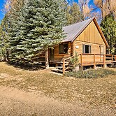 Sun-lit Orangeville Cabin w/ River Access!