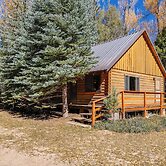 Sun-lit Orangeville Cabin w/ River Access!