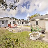 Charming Beaufort Getaway: Walk to the Waterfront!