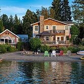 Charming Lakefront Cabin w/ Deck & Fire Pit!