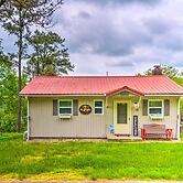 Cozy Kentucky Cabin w/ Sunroom, Yard & Views!