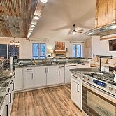 15 Mi to Hot Springs Nat'l Park: Home w/ Fire Pit!