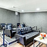 Dog-friendly Oakhurst Home: Walk to Downtown!