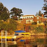Family Cottage on Chaumont Bay, Walk to Downtown