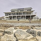 Coastal Waterford Getaway, Steps to the Water!