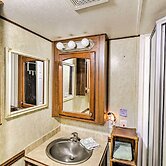 Cozy Gig Harbor Cottage ~ 2 Mi to Case Inlet!