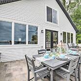 Newly Built Gilletts Lake Gem: Dock & Hot Tub
