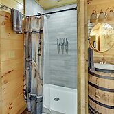 Riverside Beattyville Cabin w/ Kayaks & Fire Pit!