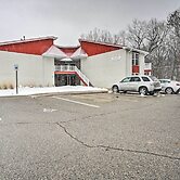 Pigeon Vacation Rental w/ Community Hot Tub!