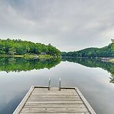 Peaceful Brevard Mountain Cabin: Hike, Golf & Swim