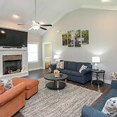 Quiet Family Home 15 Mi to Dtwn Huntsville!