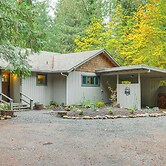 Mckenzie Bridge Cabin: River & Hiking Access!