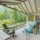 Quiet & Romantic Riverfront Mckenzie Bridge Cabin!