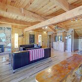 Spacious Pinedale Home w/ Mountain Range View