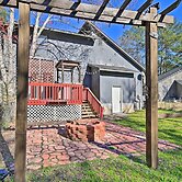 Updated Fayetville Townhome-away-from-home w/ Yard