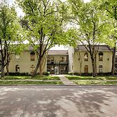 Serene Dallas Condo w/ Pool - Walkable Location!