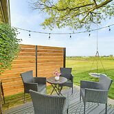 3 Mi to Dutch Wonderland: Serene Home w/ Deck