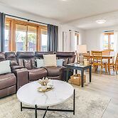 Cedar Home w/ Fire Pit & Grill ~ 3 Mi to Lakes