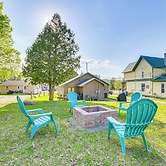 Cedar Home w/ Fire Pit & Grill ~ 3 Mi to Lakes