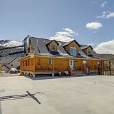 Large Sterling Cabin < 1 Mi to Palisade State Park