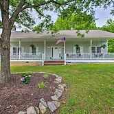 Charming Boydton Retreat ~ 5 Mi to Kerr Lake!