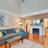 Charming Fayetteville Townhome, 9 Mi to Downtown!