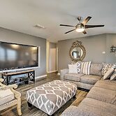 Dog-friendly Texas Retreat w/ Hot Tub, Patio & Bar