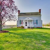 Idyllic Appomattox Home w/ Porch & Rocking Chairs!