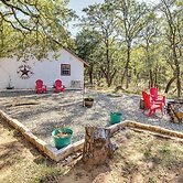 Lake Texoma Cabin - 1 Mi to Park & Boat Ramp!