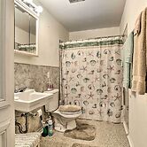 Fishing Pier, Kayaks: Bayfront Home in Palacios!