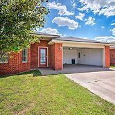 Pet-friendly Lubbock Home w/ Yard - 6 Mi to TTU