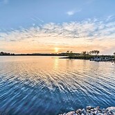 Rustic Keosauqua Gem: Fire Pit & Lake Sugema Views
