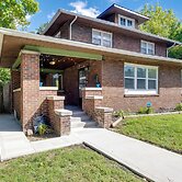 Near Family Fun! Centrally Located Indy Charmer